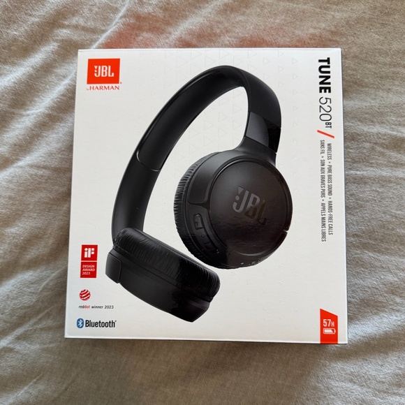 JBL On-Ear Headphones Tune 520BT Wireless - Picture 1 of 2